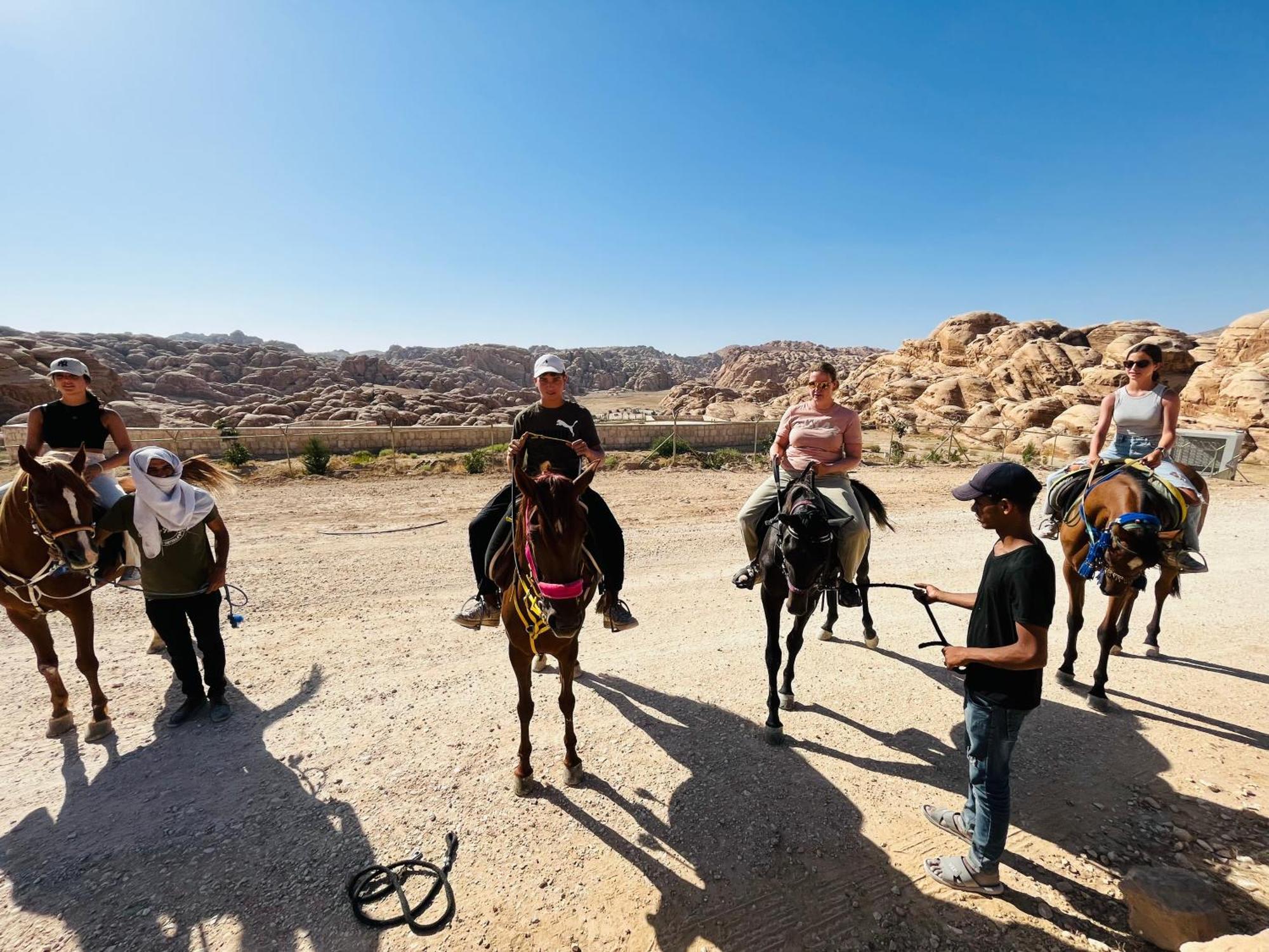Petra Royal Ranch Bed & Breakfast Wadi Musa Exterior photo